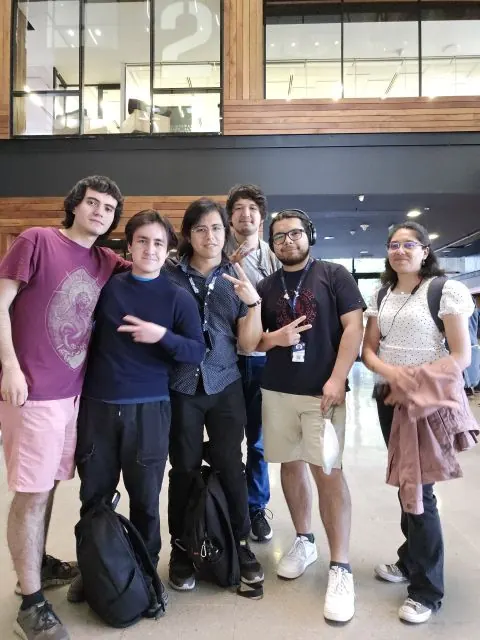 Integrantes del equipo en el Summit de infraestructura crítica